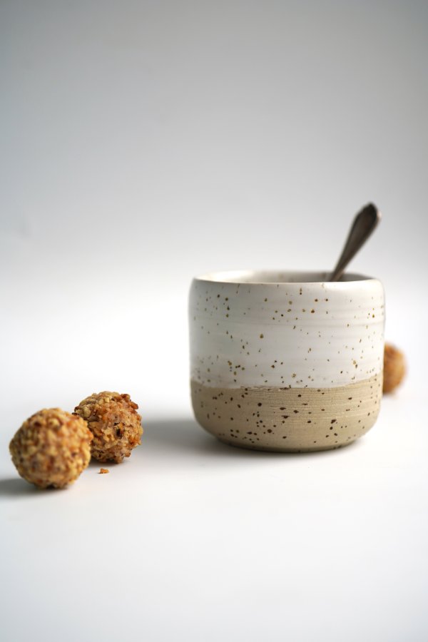 Keramik Kaffee MoccaTasse handgetöpfert -  weiß creme